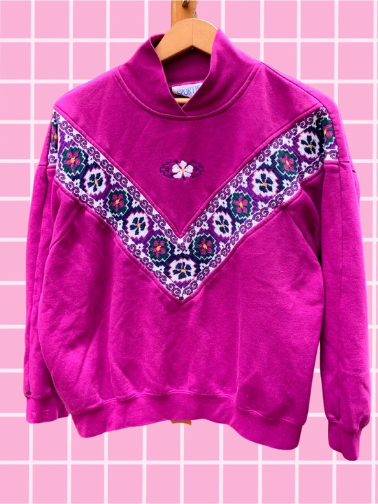 Vintage Sweaters - Vintage Purple Embroidered Flower Sweatshirt - Size L